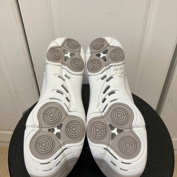 New without Box Geox Women's White Sneaker Leather Size: 7 - Picture 6 of 8